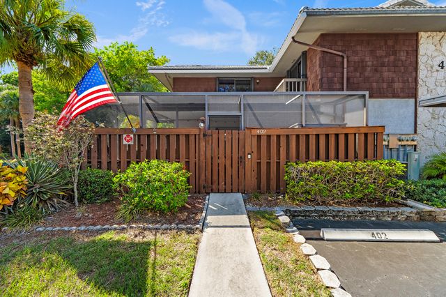 402 SE Castle Court, Port St. Lucie, Port St Lucie, FL 34952