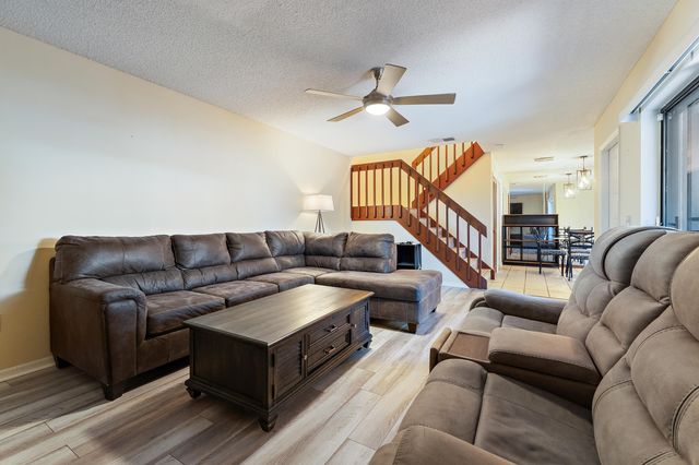 402 SE Castle Court, Port St. Lucie, Port St Lucie, FL 34952