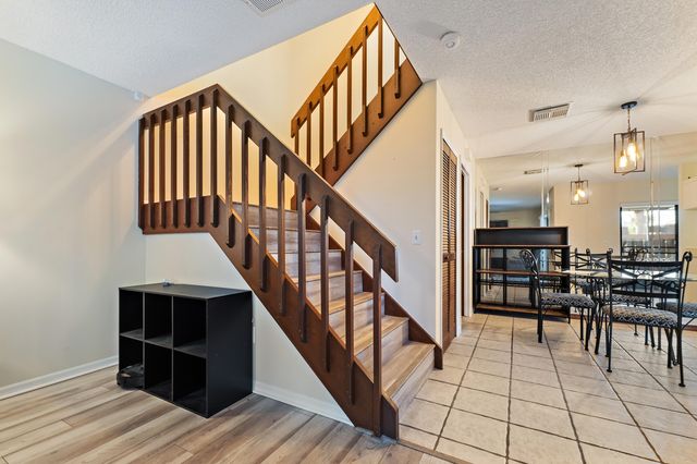 402 SE Castle Court, Port St. Lucie, Port St Lucie, FL 34952