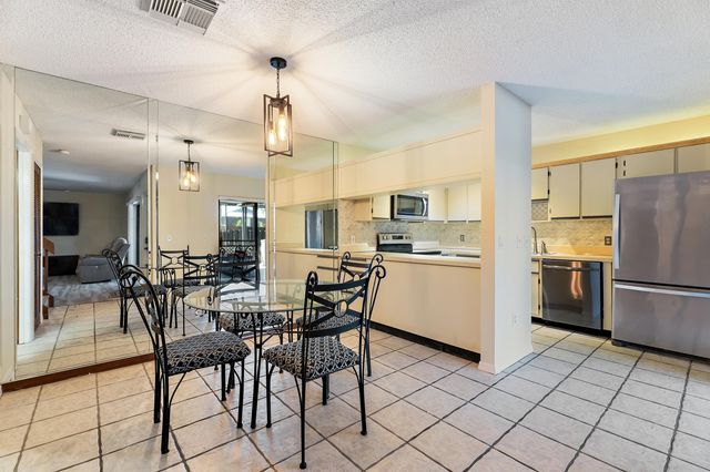 402 SE Castle Court, Port St. Lucie, Port St Lucie, FL 34952