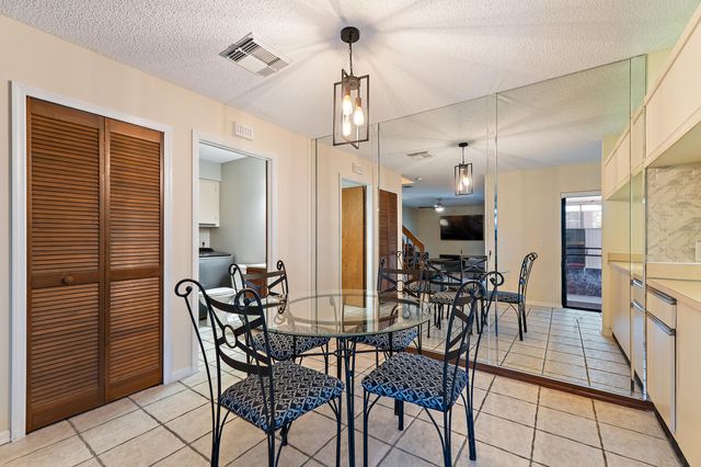 402 SE Castle Court, Port St. Lucie, Port St Lucie, FL 34952