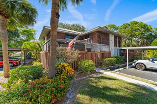 402 SE Castle Court, Port St. Lucie, Port St Lucie, FL 34952