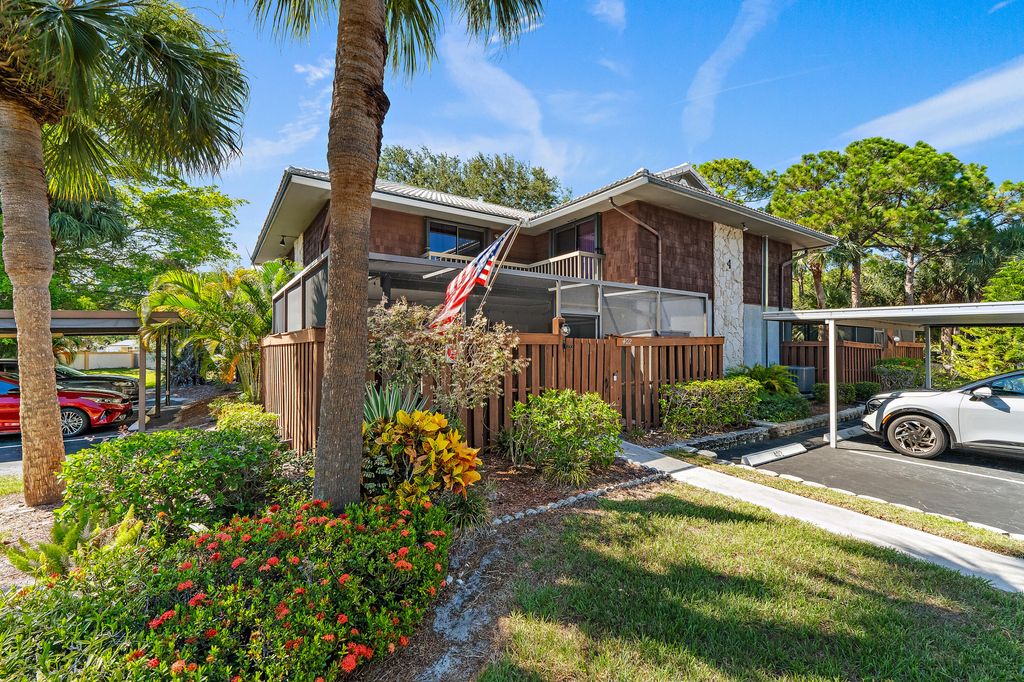 402 SE Castle Court, Port St. Lucie, Port St Lucie, FL 34952