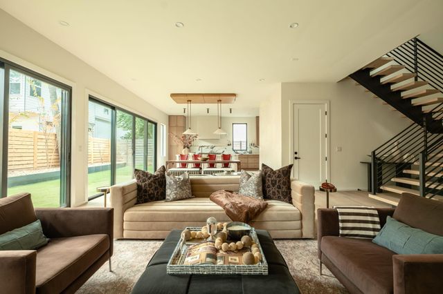 1003 Juanita ST, Austin, TX 78704