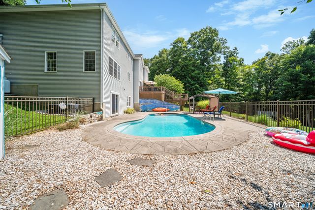 282 Laurelwood Lane, Southbury, CT 06488