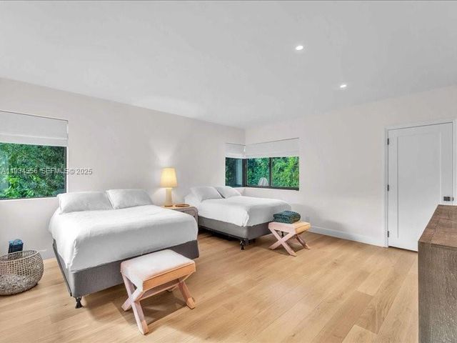 920 W 47th Ct, Miami Beach, FL 33140