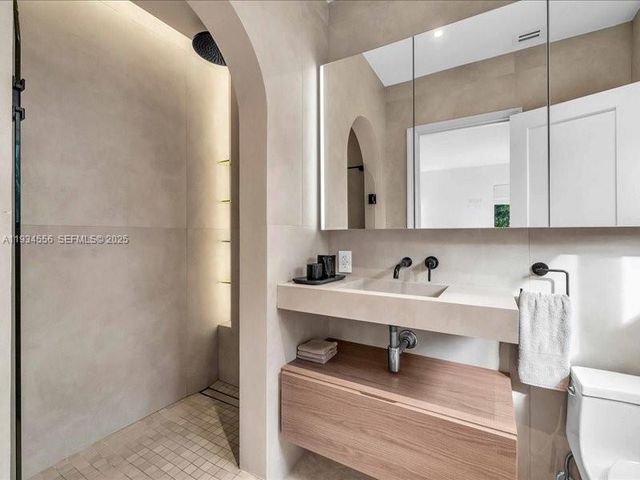 920 W 47th Ct, Miami Beach, FL 33140