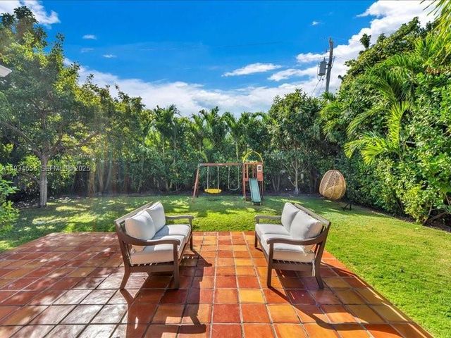 920 W 47th Ct, Miami Beach, FL 33140