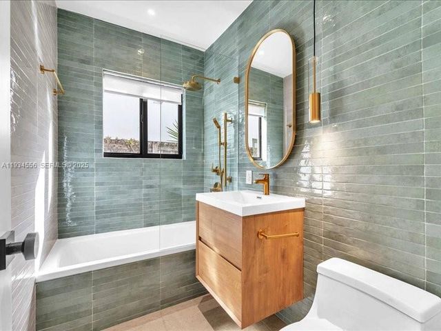 920 W 47th Ct, Miami Beach, FL 33140