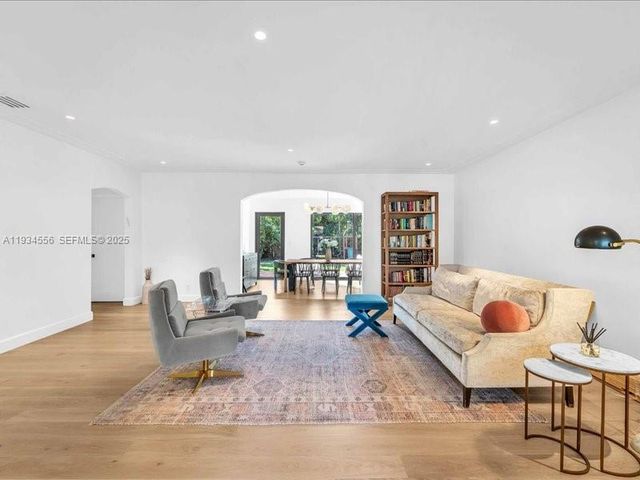 920 W 47th Ct, Miami Beach, FL 33140