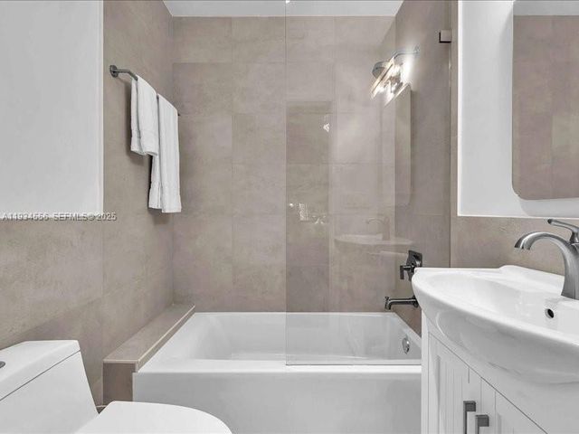 920 W 47th Ct, Miami Beach, FL 33140