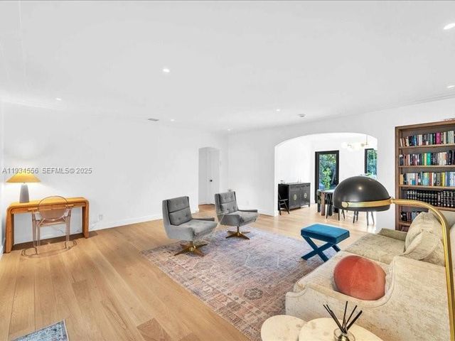 920 W 47th Ct, Miami Beach, FL 33140