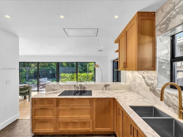 920 W 47th Ct, Miami Beach, FL 33140