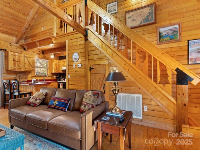 65 Charleston Harbor Drive, Saluda, NC 28773