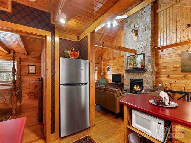 65 Charleston Harbor Drive, Saluda, NC 28773