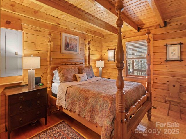 65 Charleston Harbor Drive, Saluda, NC 28773