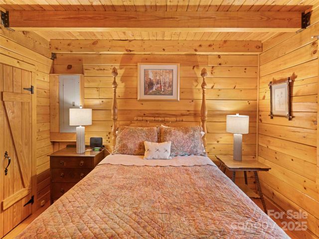 65 Charleston Harbor Drive, Saluda, NC 28773