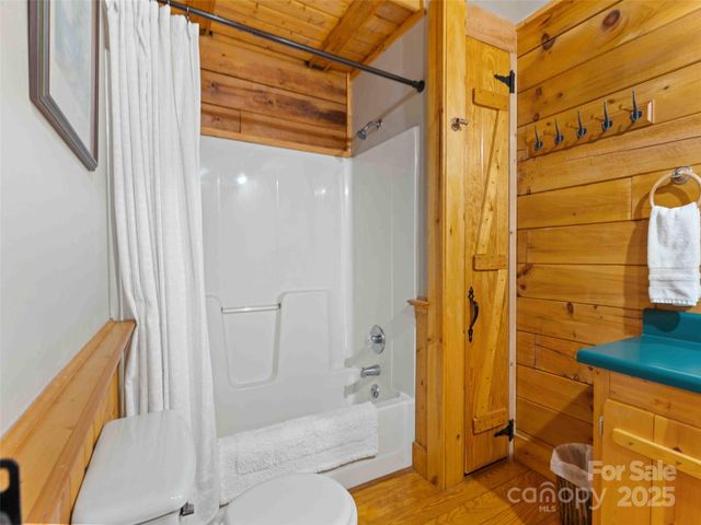 65 Charleston Harbor Drive, Saluda, NC 28773