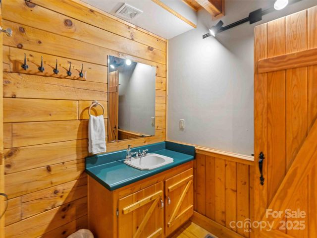 65 Charleston Harbor Drive, Saluda, NC 28773