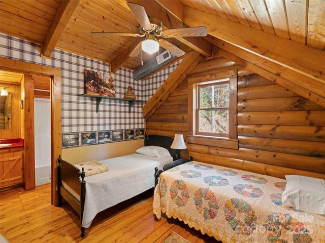 65 Charleston Harbor Drive, Saluda, NC 28773