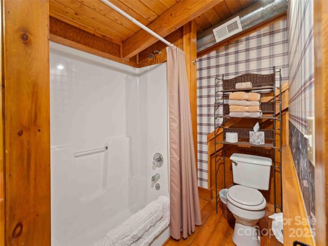 65 Charleston Harbor Drive, Saluda, NC 28773