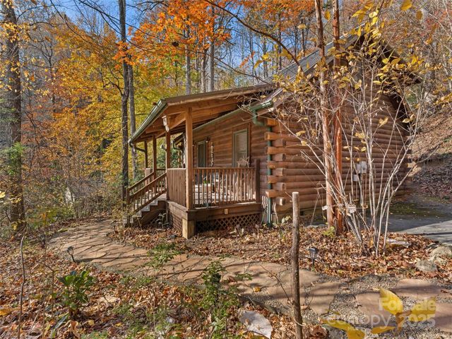 65 Charleston Harbor Drive, Saluda, NC 28773