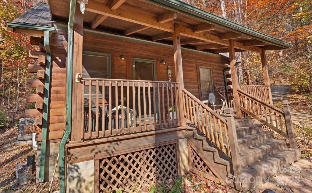 65 Charleston Harbor Drive, Saluda, NC 28773