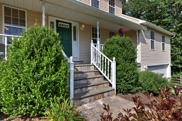 67 Nicole Drive, Naugatuck, CT 06770
