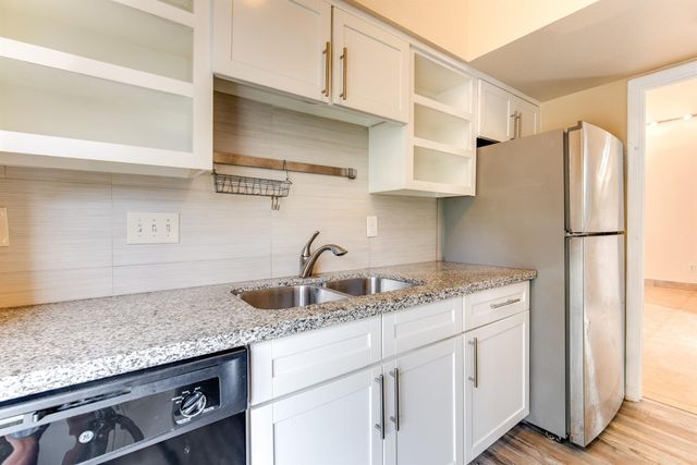 9809 Richmond Avenue H13, Houston, TX 77042