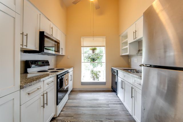 9809 Richmond Avenue H13, Houston, TX 77042