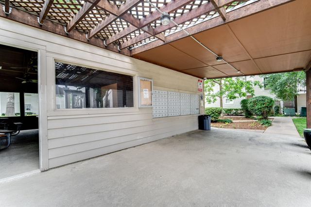 9809 Richmond Avenue H13, Houston, TX 77042