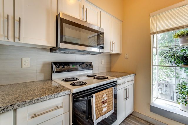 9809 Richmond Avenue H13, Houston, TX 77042