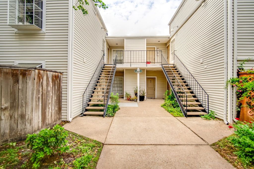 9809 Richmond Avenue H13, Houston, TX 77042