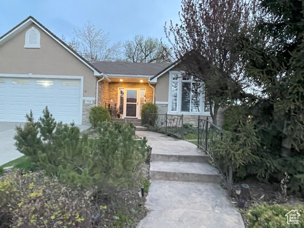734 E BROOKSHIRE HOLLOW DR, Kaysville, UT 84037