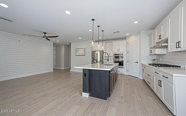 26428 N THORNHILL Drive, Peoria, AZ 85383
