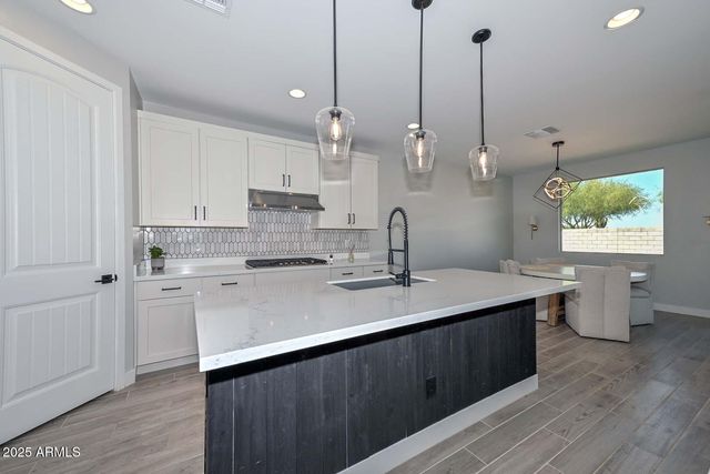 26428 N THORNHILL Drive, Peoria, AZ 85383