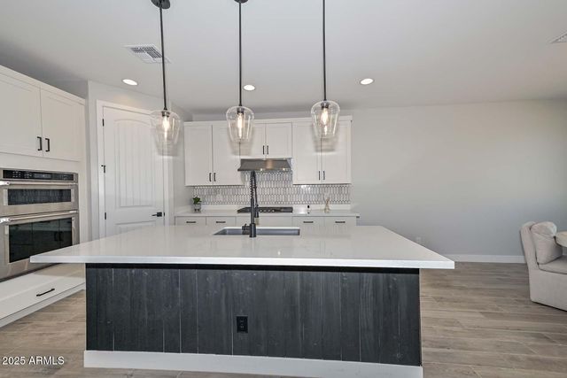 26428 N THORNHILL Drive, Peoria, AZ 85383