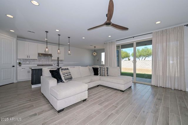 26428 N THORNHILL Drive, Peoria, AZ 85383