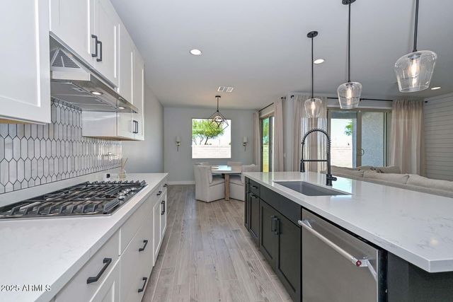 26428 N THORNHILL Drive, Peoria, AZ 85383