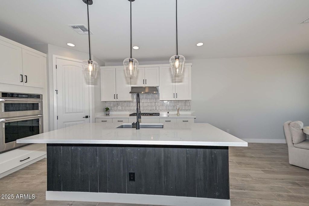 26428 N THORNHILL Drive, Peoria, AZ 85383 — photo 2