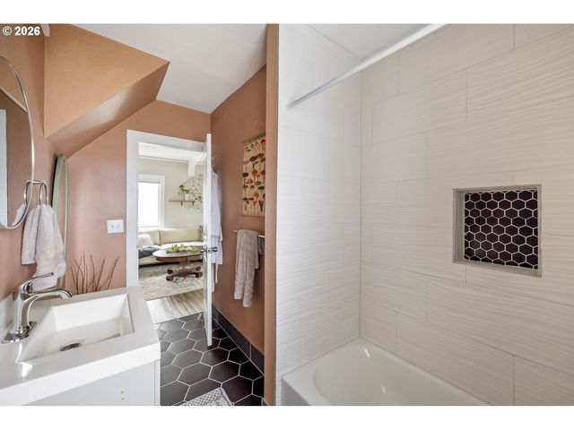 7336 Se BYBEE Blvd, Portland, OR 97206