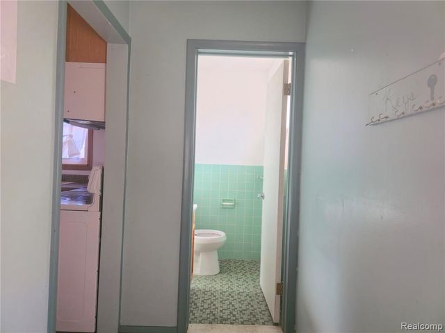 27432 Bristol Drive, Warren, MI 48092