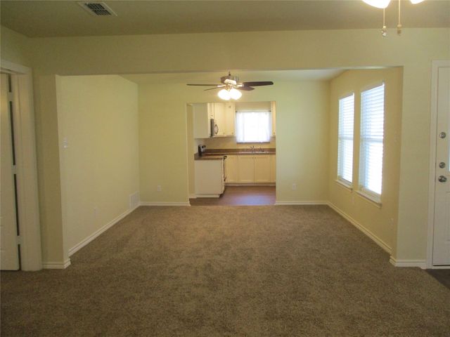 1718 NW Dallas Street, Grand Prairie, TX 75050