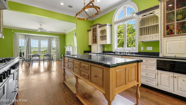 8234 Sutherland farm Rd, Prospect, KY 40059