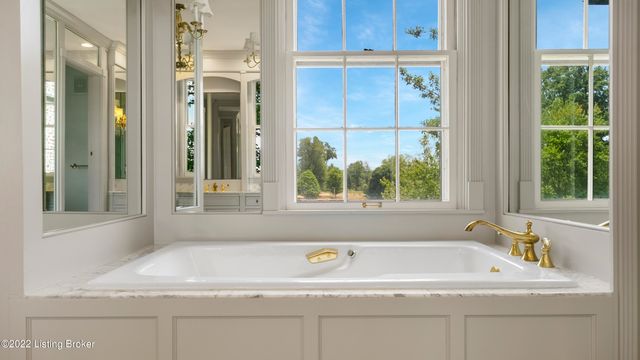 8234 Sutherland farm Rd, Prospect, KY 40059