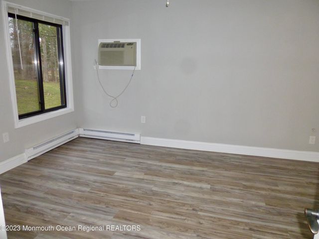 127A Amberly Drive, Manalapan, NJ 07726