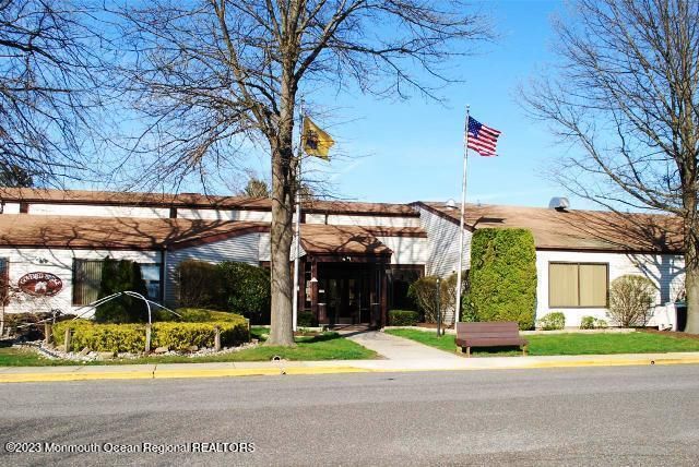 127A Amberly Drive, Manalapan, NJ 07726