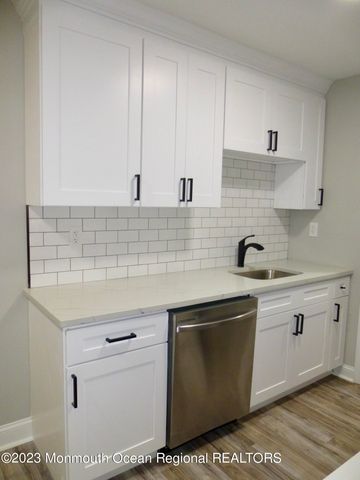 127A Amberly Drive, Manalapan, NJ 07726