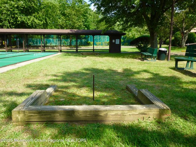 127A Amberly Drive, Manalapan, NJ 07726