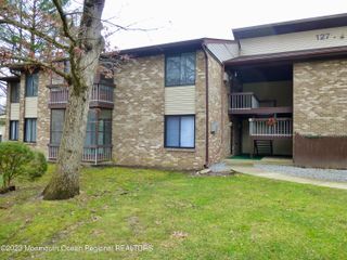 127A Amberly Drive, Manalapan, NJ 07726